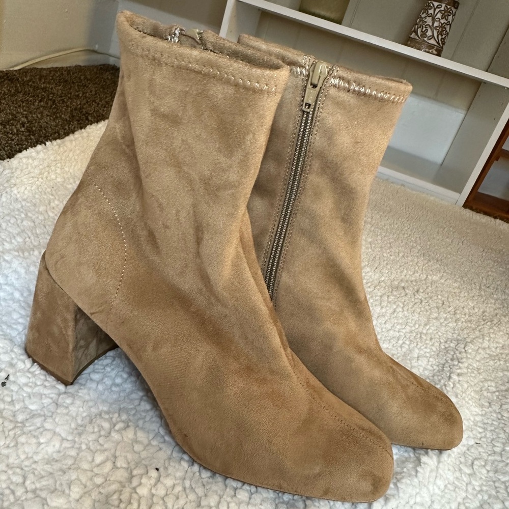 Elegant Tan Heeled Boots